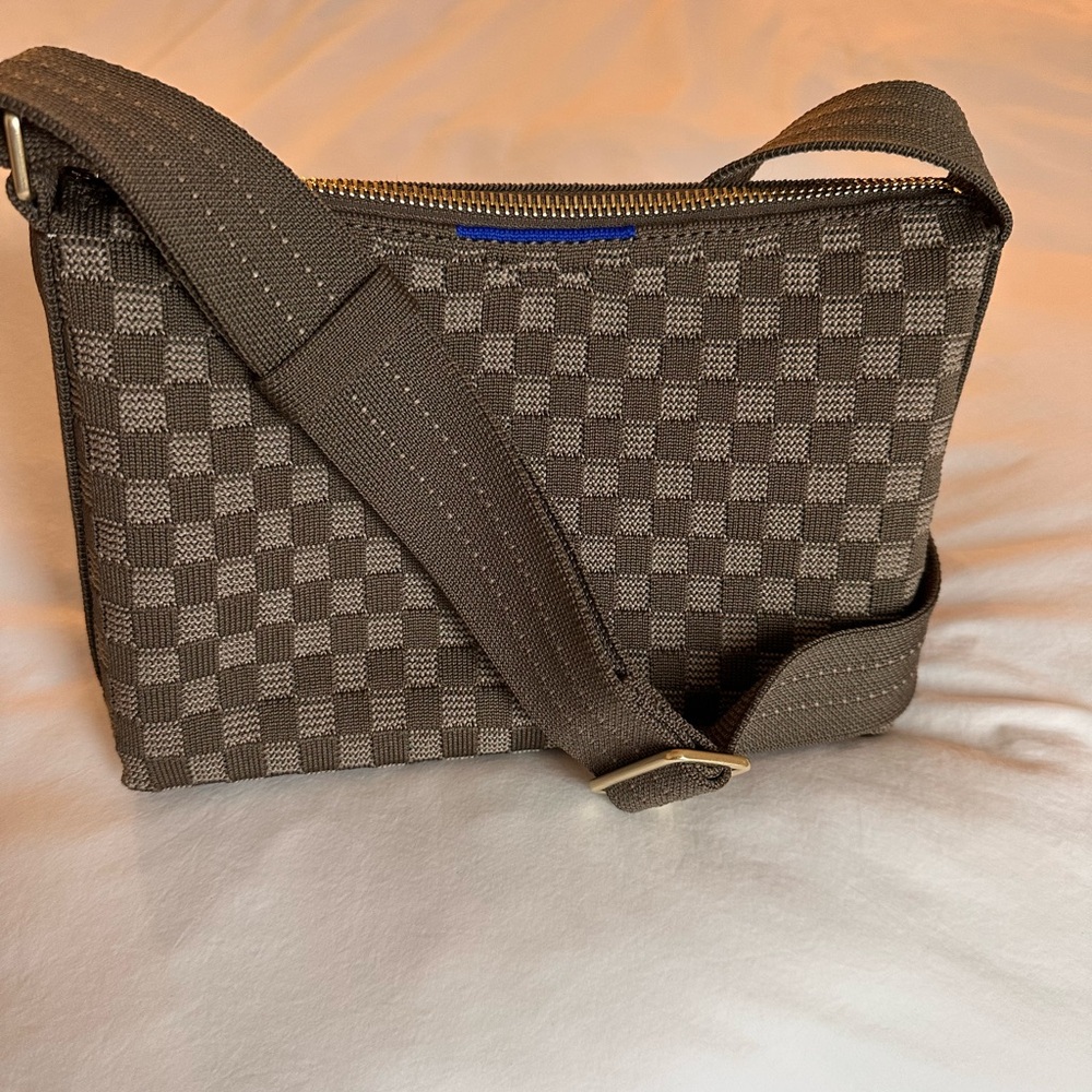 Rothy’s Casual Crossbody in Safari Green